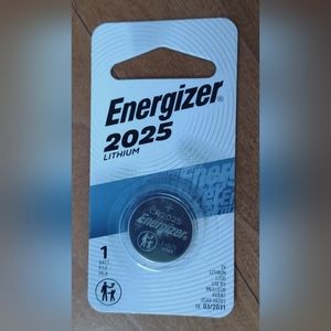 NIP Energizer 2025 lot of four lithium batteries (expire 2031)